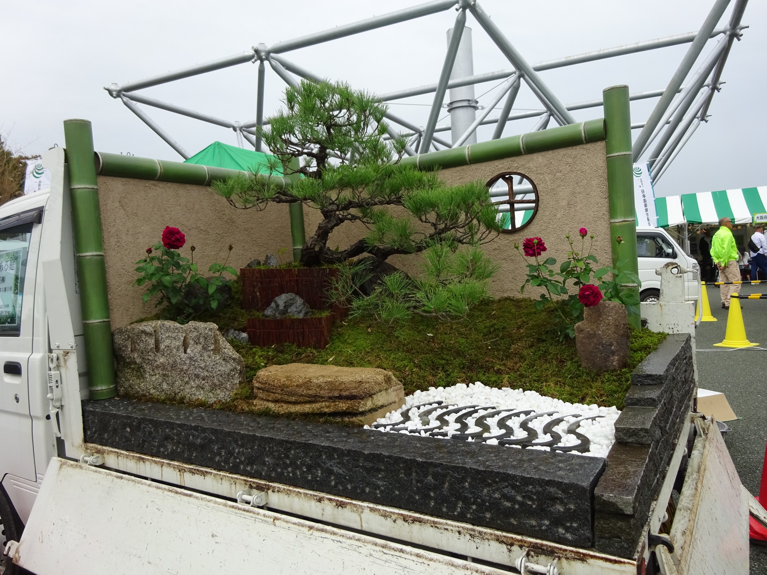京阪園芸㈱　「和ばらのある庭」